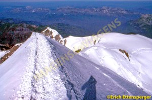 Schmales Grat auf 4.500 Metern/Caminho estreito em 4.500 metros/Narrow ridge on 4,500 meters