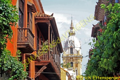 Varandas e a torre da igreja/Balkone und Kirchturm