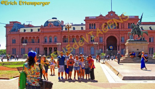 Quase todo turista gosta de ter uma foto em frente a Casa Rosada