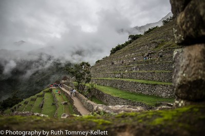 Muitos terraços e muitos turistas/Viele Terrassen und viele Touristen/Many terraces and many tourists