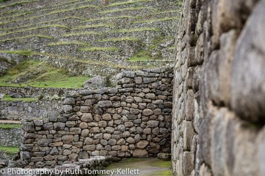 Cada pedra tem que ser correta positionada /Jeder Stein muß genau sitzen /Each stone has to be correctly positioned