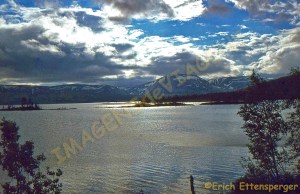 Nas montanhas, mesmo no verão, há neve/ Und in den Bergen auch im Sommer Schnee/ And in the mountains even in summer snow