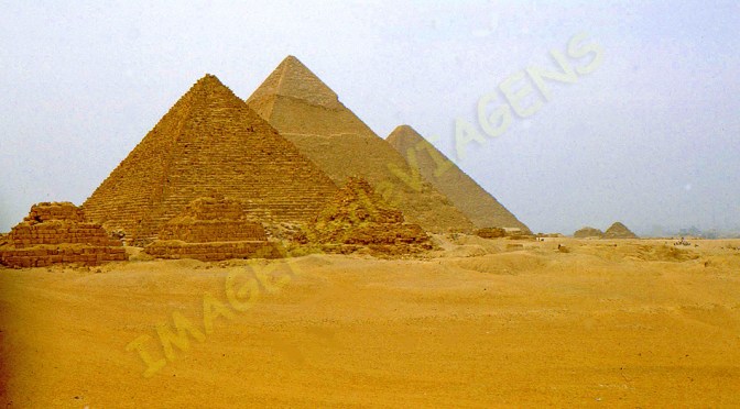 O Nilo, o deserto e pedras colossais/Der Nil, die Wüste und steinerne Kolosse / The Nile, the desert and stone colossi