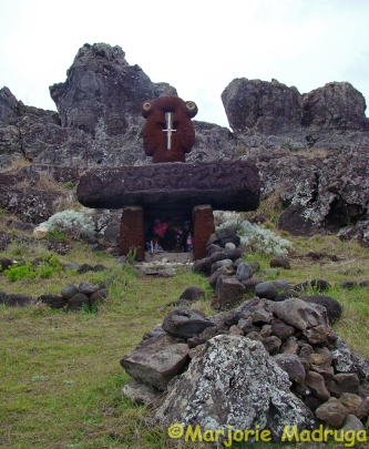 Altar nas proximidades de PAPA TATAKU POKI / Altar in der Nähe von PAPA Tataku POKI / Altar nearby PAPA TATAKU POKI