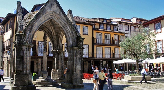 GUIMARÃES, O BERÇO DE PORTUGAL/GUIMARES – DIE WIEGE PORTUGALS/GUIMARES – THE CRADLE PORTUGUESE