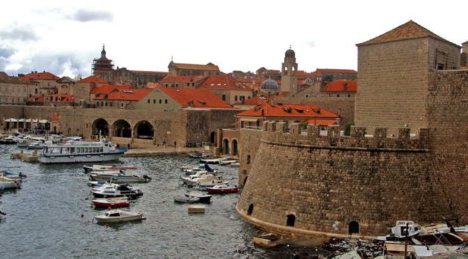 Dubrovinik, a pérola do Adriático/Dubrovinik – Perle der Adria/Dubrovinik – pearl of the Adriatic