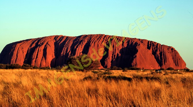 Uluru, a pedra sagrada/Uluru – der heilige Felsen/Uluru – the sacred rock