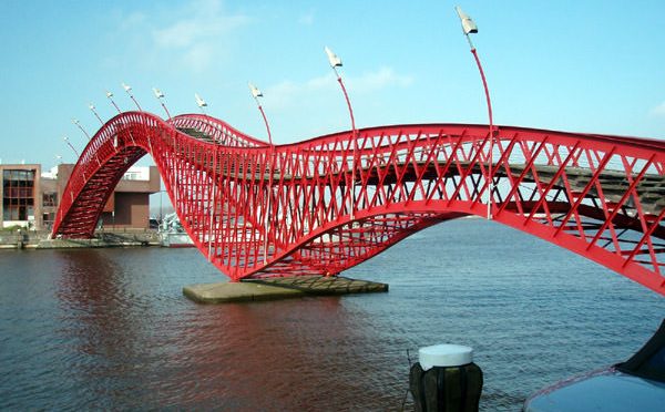 12 Pontes Espetaculares do Mundo/   12 spektakuläre Brücken der Welt/12 spectacular bridges in the world